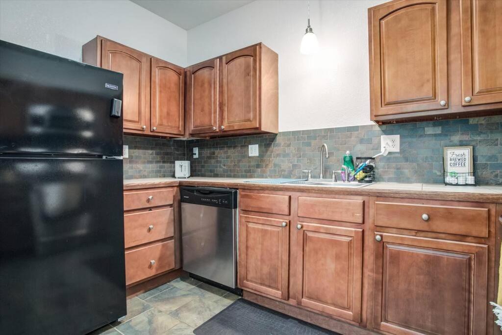 Oasis Midtown Kc- 2 Bedroom Apt Kansas City Kültér fotó