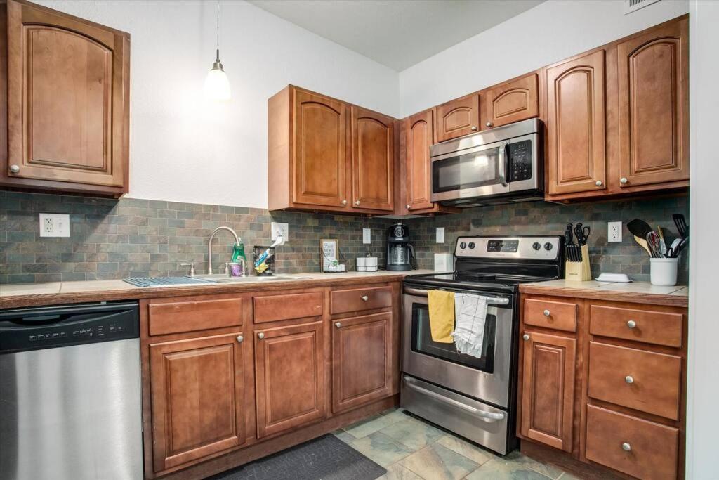 Oasis Midtown Kc- 2 Bedroom Apt Kansas City Kültér fotó